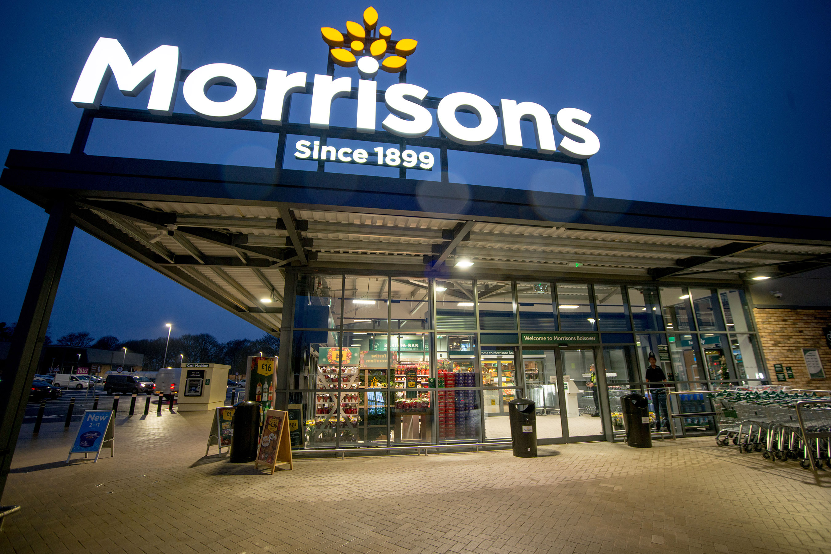Morrisons lowers and locks over 400 prices