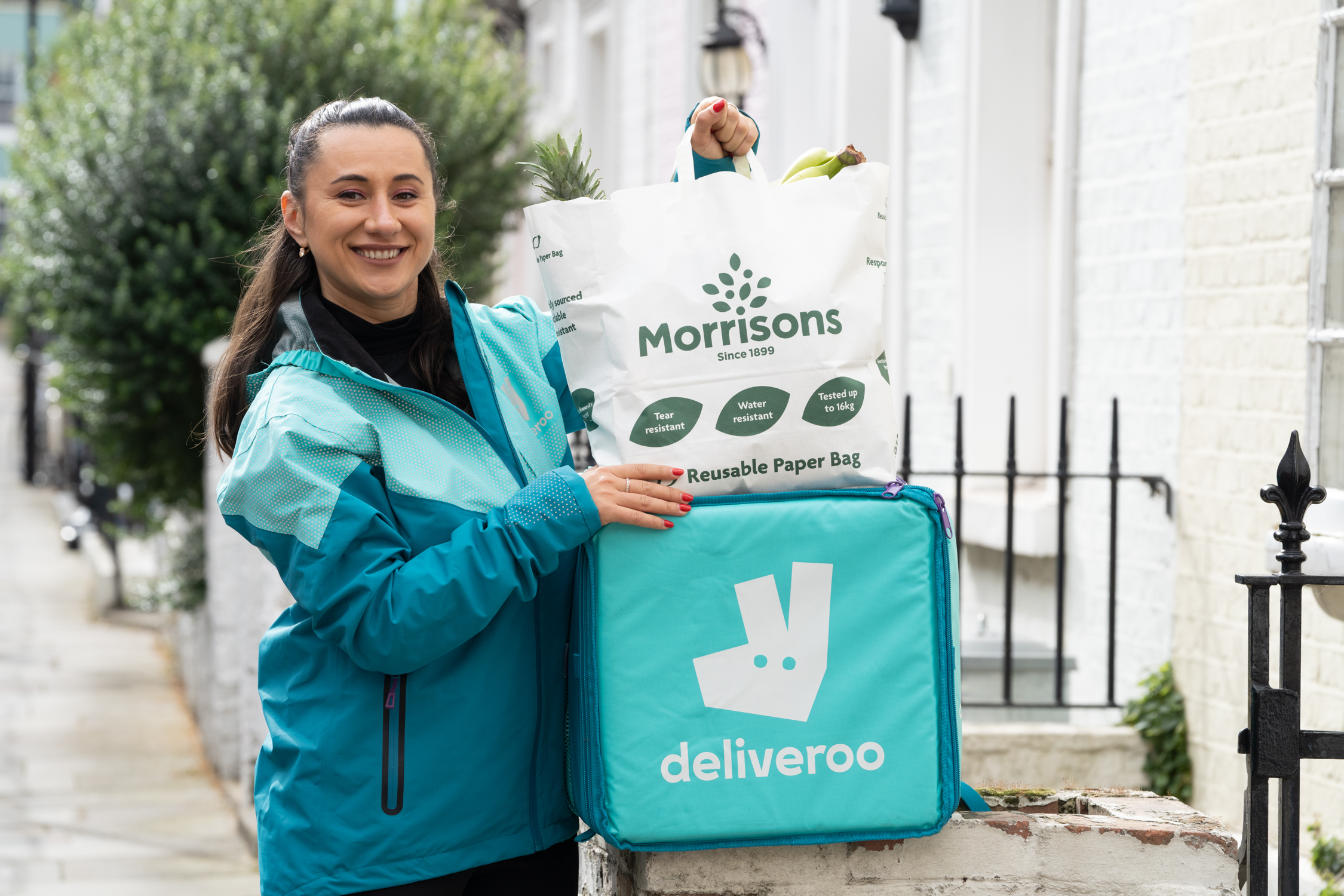 Deliveroo launches ‘Hop’, a new rapid grocery service from delivery-only stores with Morrisons food